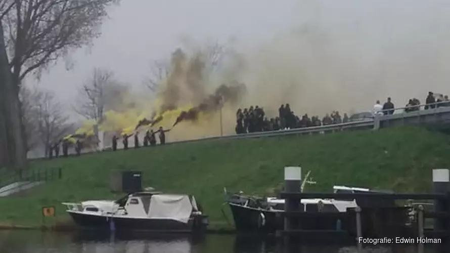 Satudarah-leden herdenken verongelukte motorrijder op Broekhornerbrug