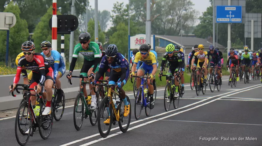 Julius van den Berg wint Profronde van Noord-Holland