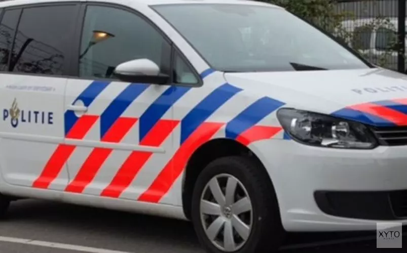 Man steekt agent in hand tijdens aanhouding