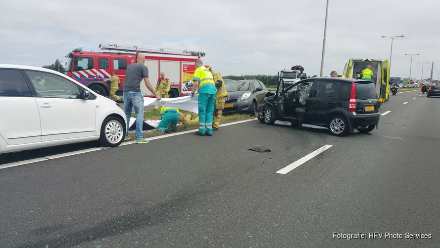 Flinke aanrijding op N246: gewonde naar ziekenhuis