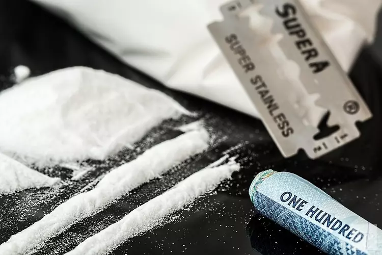 Alkmaarder verbergt 48 bolletjes heroïne en cocaïne in onderbroek