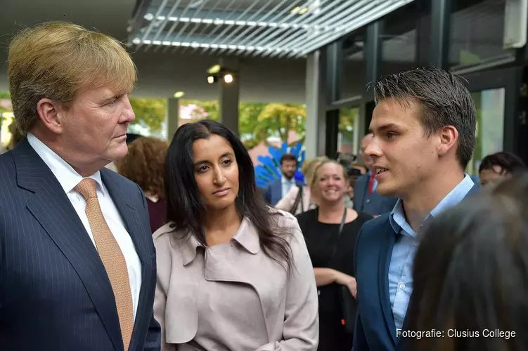 Mbo-studenten Clusius College ontmoeten Koning bij opening schooljaar/ Schermerhornse ambassadeur van het Clusius College