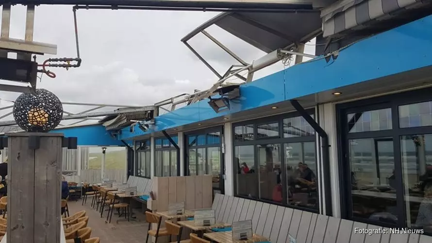 Flinke schade bij strandtent de Uitkijk door onverwachte windhoos