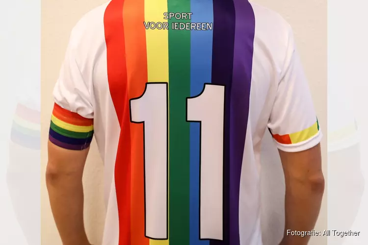 Dragen regenboogband is statement van sportend Nederland