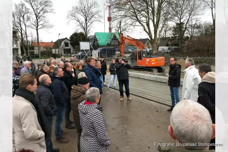 Eerste paal nieuw dorpshart Stompetoren geslagen