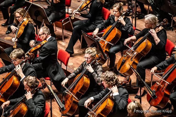 De kaartverkoop voor klassieke concerten in het nieuwe seizoen is van start! Nederlands Philharmonisch Orkest thuis in Alkmaar