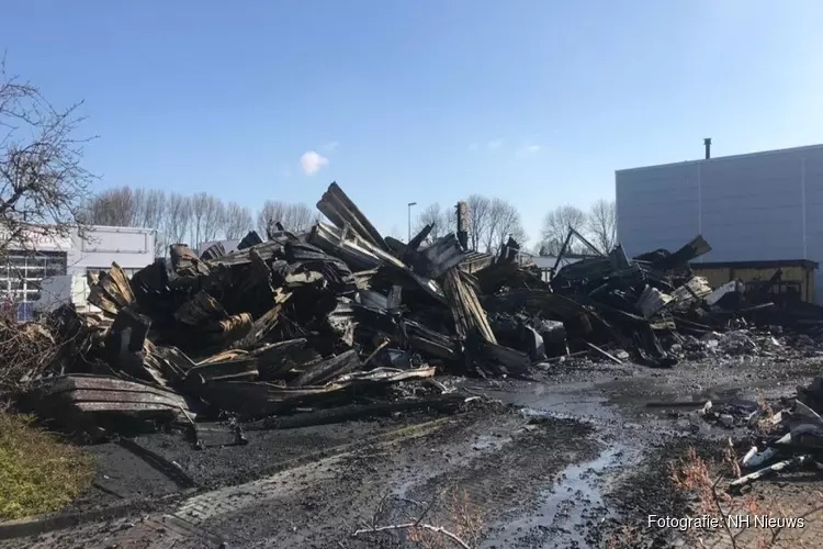 Niets meer over van bedrijfspand na verwoestende brand in Alkmaar: "Was onze hart en ziel"