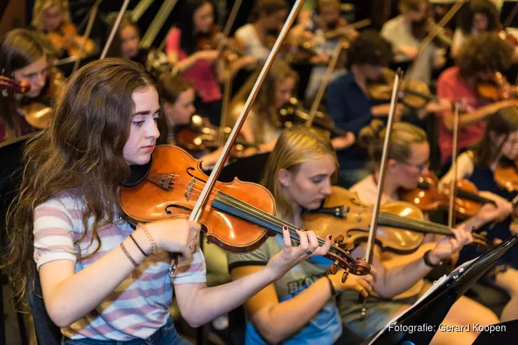 Tournee van Het Regionaal Jeugdorkest Artiance naar de Zusterstad Tata in Hongarije.