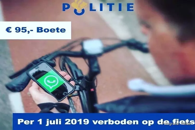 Het is zover: Appen ook op de fiets verboden