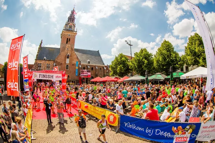 Zon, zonnebloemen en 6.000 wandelaars laten 13e editie Plus Wandel4daagse Alkmaar stralen