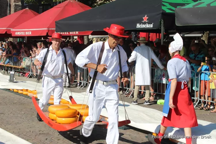 Poëtische opening eerste avondkaasmarkt 2019