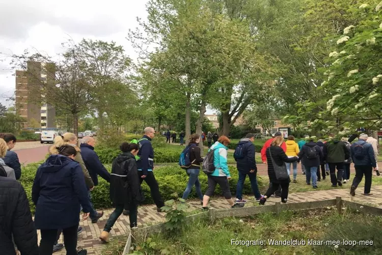 Wandelclub klaar-mee-loop-mee wandelt lekker door in de zomer