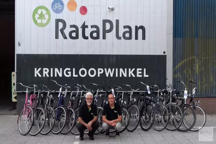 Alkmaarse stichtingen doneren 30 fietsen aan kansarme jongeren