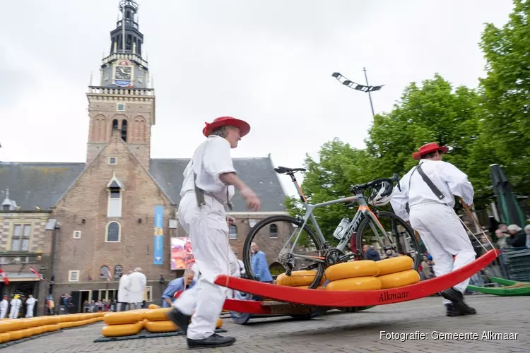 President UEC opent kaasmarkt