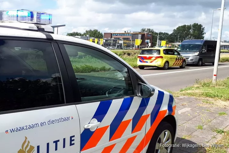 Vrouw wordt onwel in taxibus onderweg naar ziekenhuis