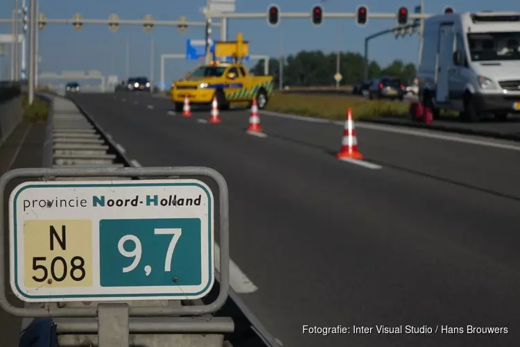 Gasflessen vallen uit auto