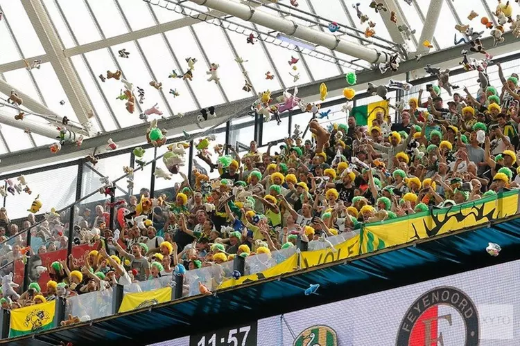 AZ steunt actie ADO Den Haag: Alkmaarse club adopteert 5.000 knuffels