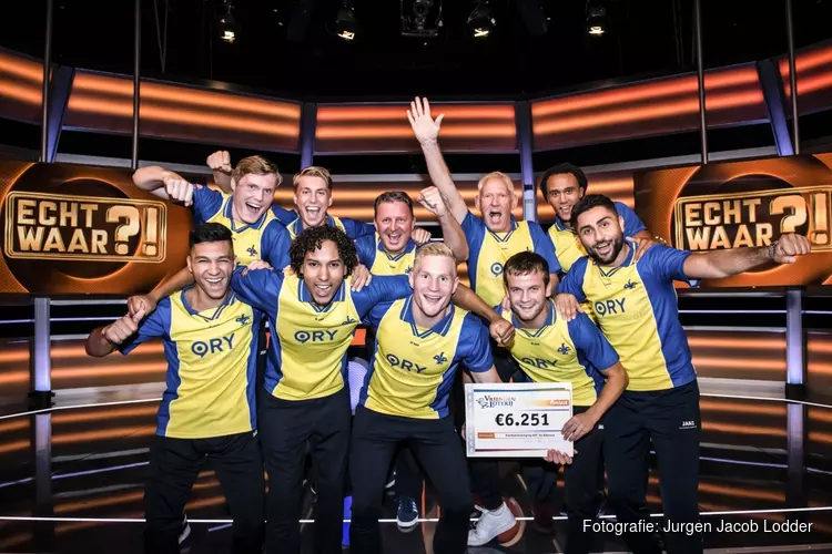 Alkmaarse Football Club &#39;34 wint 6.251 euro in SBS6-programma &#39;Echt Waar?!&#39;