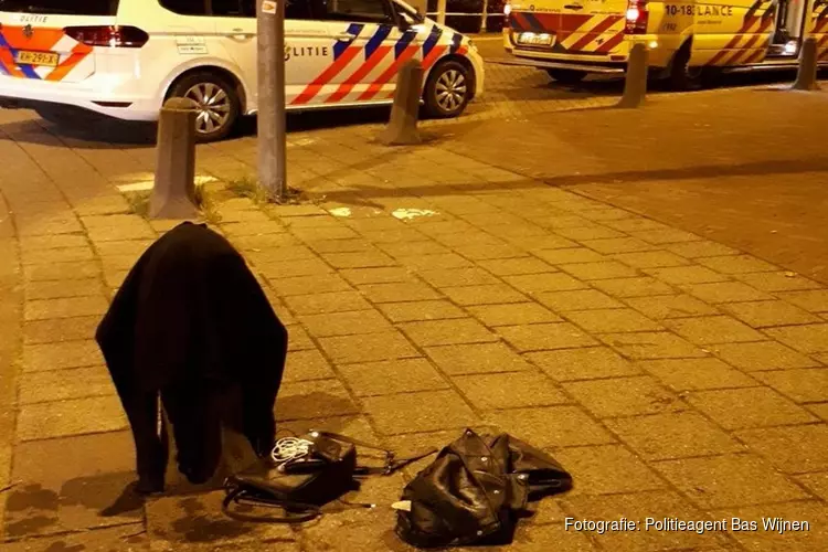 Meisje valt in gracht na avondje stappen in Alkmaar: "Klim niet op bootje als je hebt gedronken"