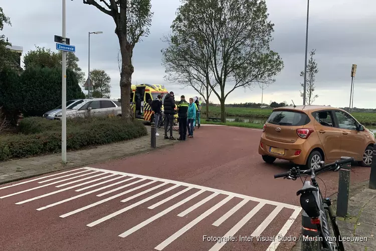 Fietsster naar ziekenhuis na botsing in Koedijk