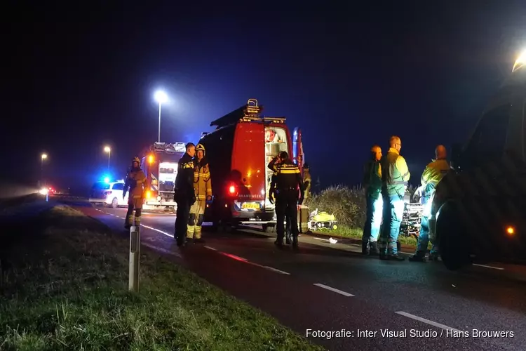 Auto te water in Oterleek, persoon overleden