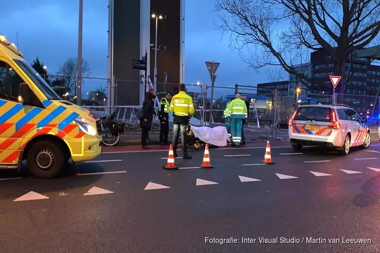 Moeder en kind op fiets aangereden door automobilist