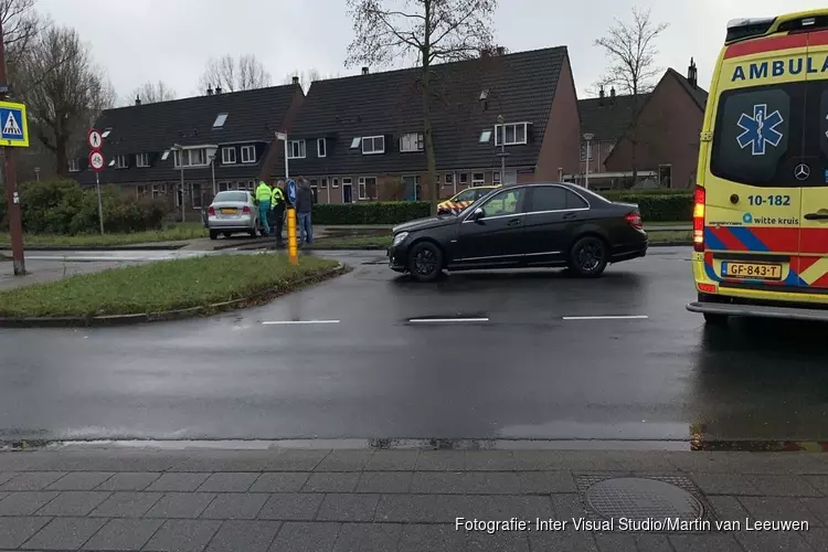 Ongeval met twee auto&#39;s in Mandenmakerstraat