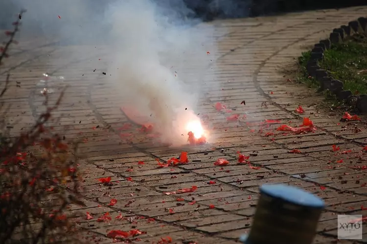 ME bekogeld met vuurwerk: zorgen over &#39;onaanvaardbare&#39; jaarwisseling in Alkmaarse wijk Overdie