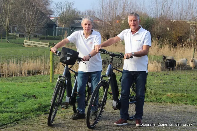 Van Alkmaar naar Barcelona fietsen om jongeren te laten sporten