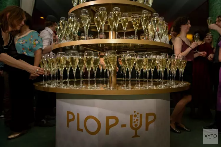 Plop-Up Champagnetoren, een blikvanger bij ontvangst