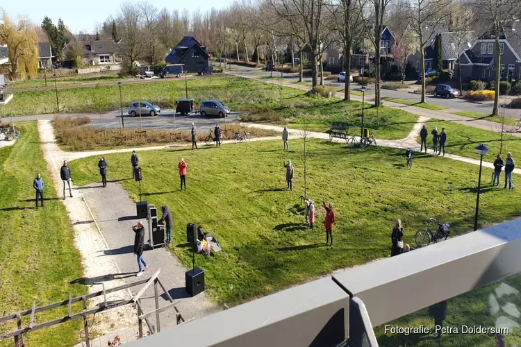 Bewoners Hugo-Waard blij verrast door optredens