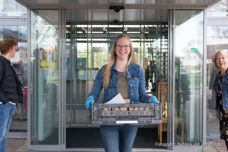 Wonen Plus Welzijn brengt op Bevrijdingsdag 1700 oranje gebakjes bij cliënten