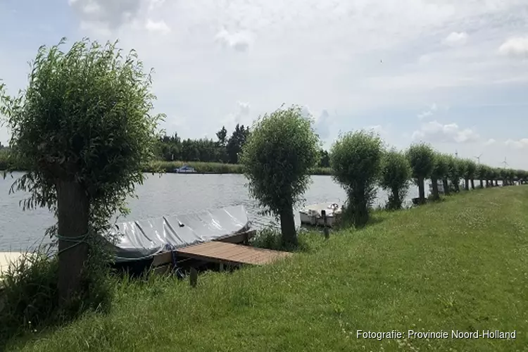 Werk aan de oevers van het Kraspolderkanaal – Langedijkervaart halverwege