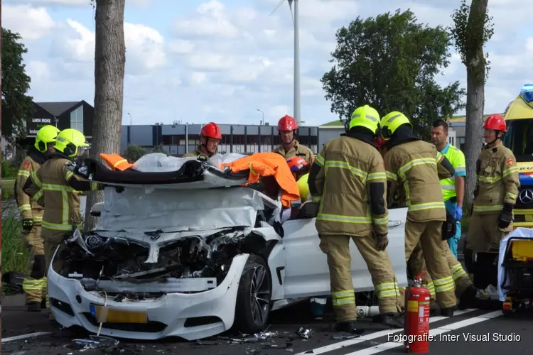 Hulpdiensten massaal aanwezig na botsing Zuidschermer