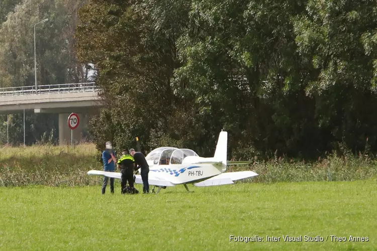 Vliegtuigje maakt noodlanding in Noord-Scharwoude