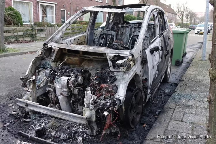 Auto verwoest door brand in Alkmaar