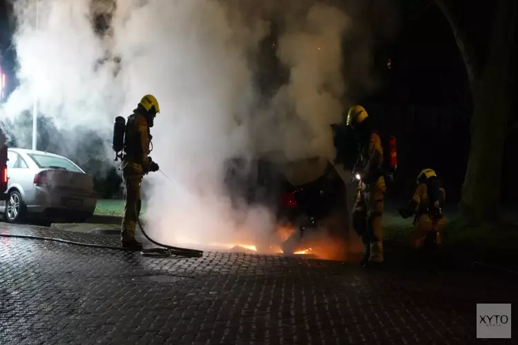 Getuigen gezocht na autobrand