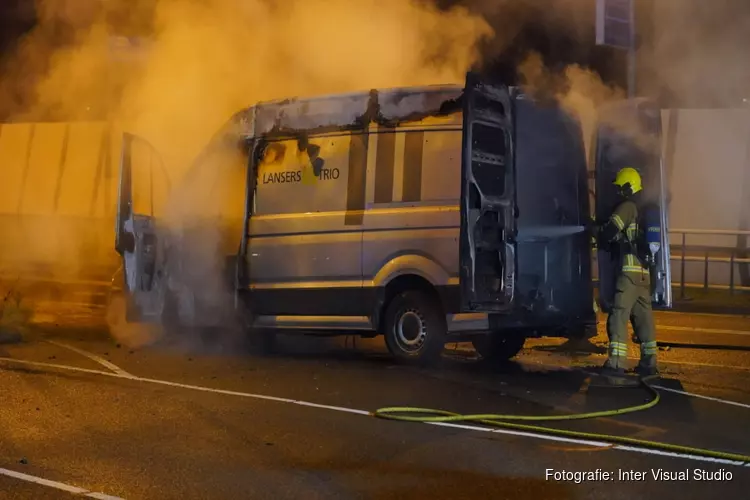 Bedrijfswagen door brand verwoest op Nieuwe Schermerweg