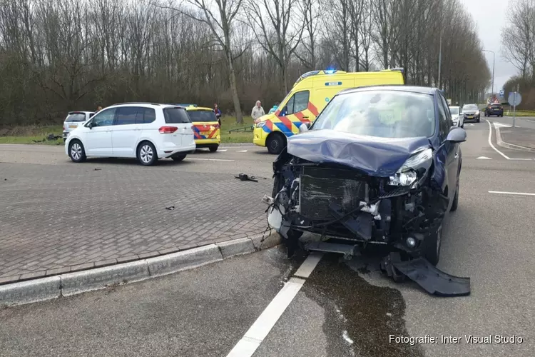 Auto&#39;s botsen op N245 bij Oudkarspel