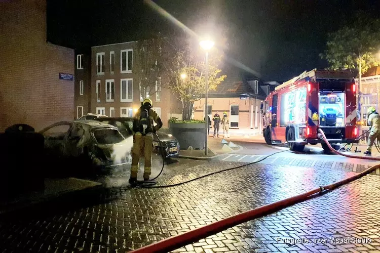 Autobrand in Alkmaarse Spieghelstraat