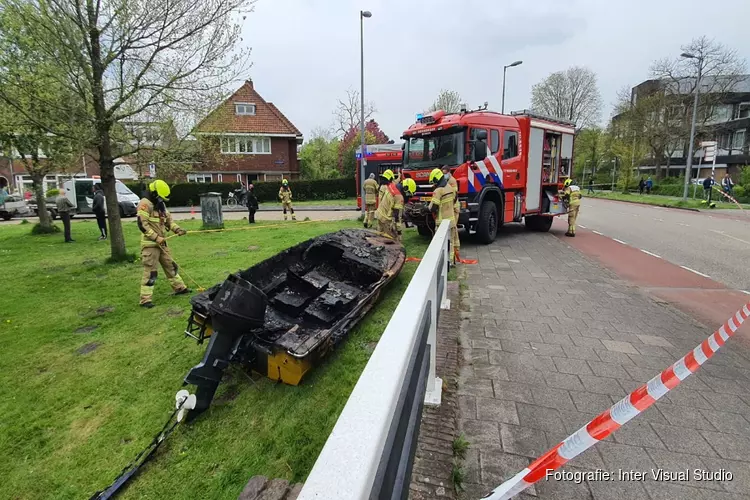 Bootje in brand aan Beethovensingel