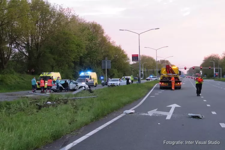 Veel schade en gewonde bij ongeval Huiswaarderweg