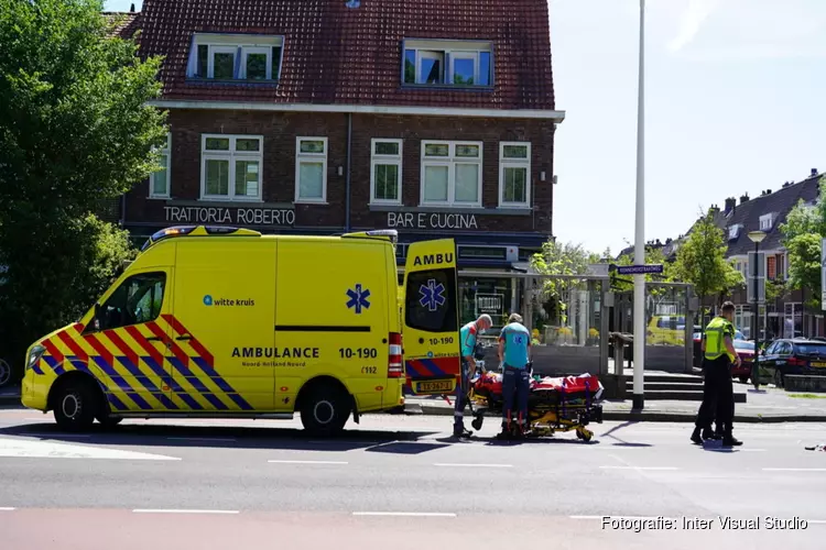 Motorrijder rijdt fietsster aan in Alkmaar