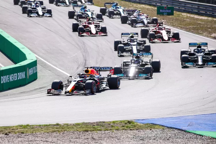 Max Verstappen soeverein naar overwinning in Dutch Grand Prix F1