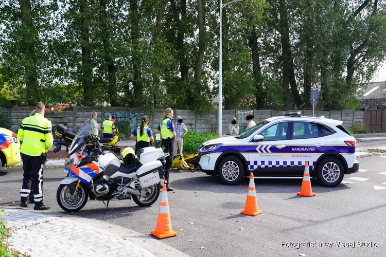 Scooterrijder aangereden op rotonde in Alkmaar