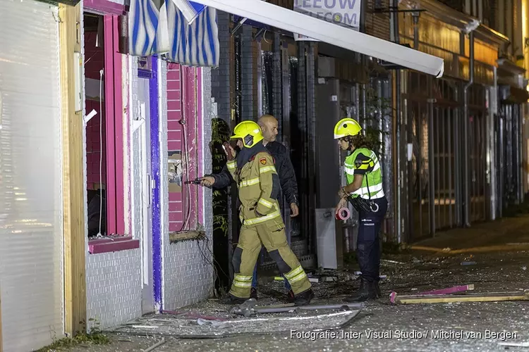 Politie zoekt getuigen en camerabeelden plofkraak telecomwinkel