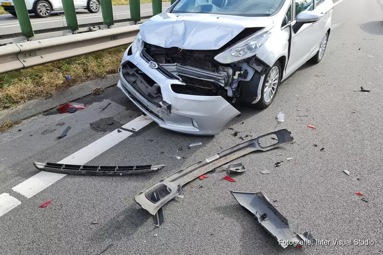 Kop-staartbotsing op N242 bij Stompetoren