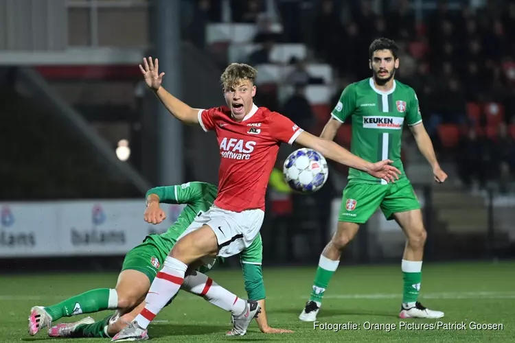 Jong AZ blijft bovenin meedraaien na winst op FC Dordrecht