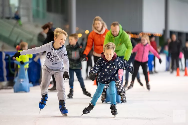 Tijdens Alkmaar Ontzet ijsbaan De Meent extra geopend