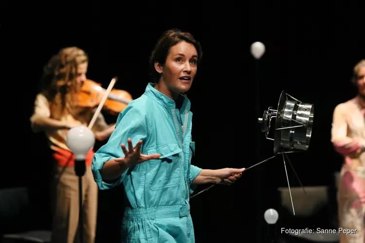 Marjolijn van Heemstra vertelt wonderbaarlijk verhaal over kosmische flessenpost in Voyagers